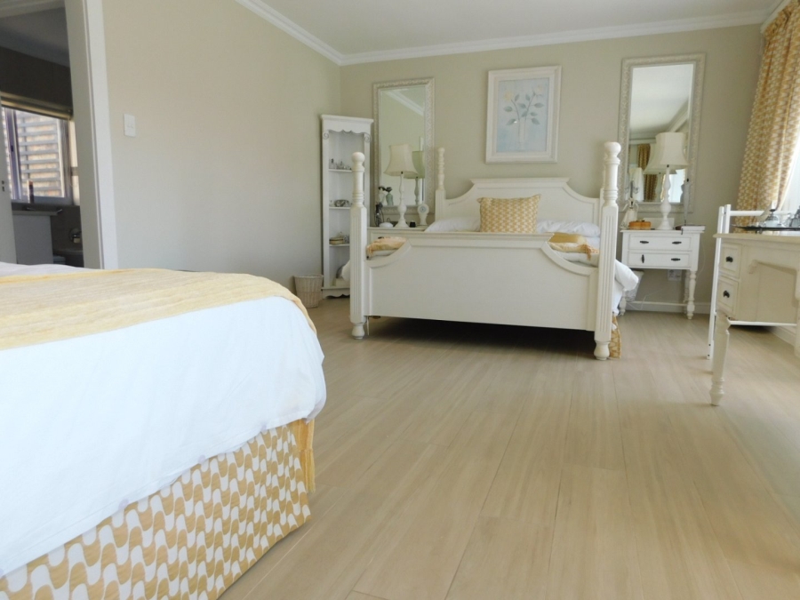 4 Bedroom Property for Sale in Harbour Island Western Cape